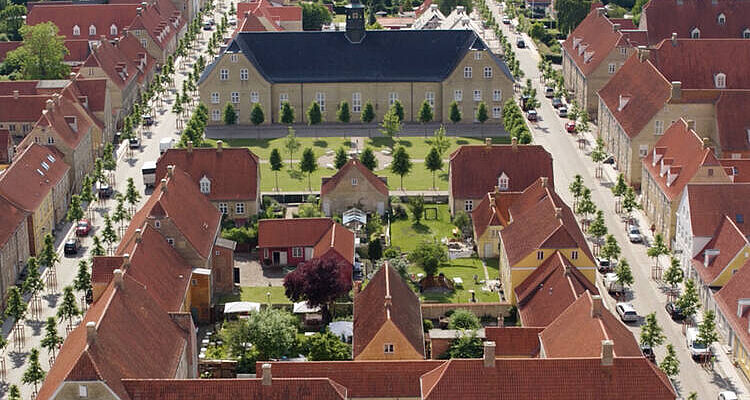 CHRISTIANSFELD OG BRØDREMENIGHEDEN