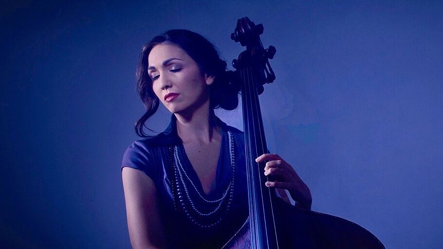 Pressefoto af cellist Katie Thiroux