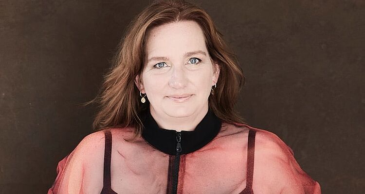 VIDNER I SEKTENS SKYGGE