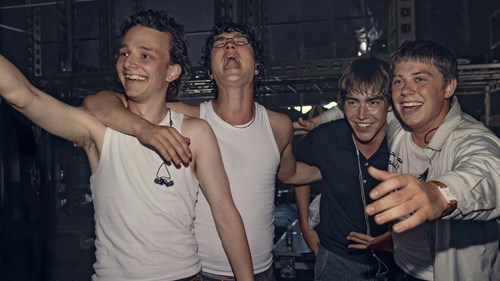 billede fra Apacha Brug for hinanden